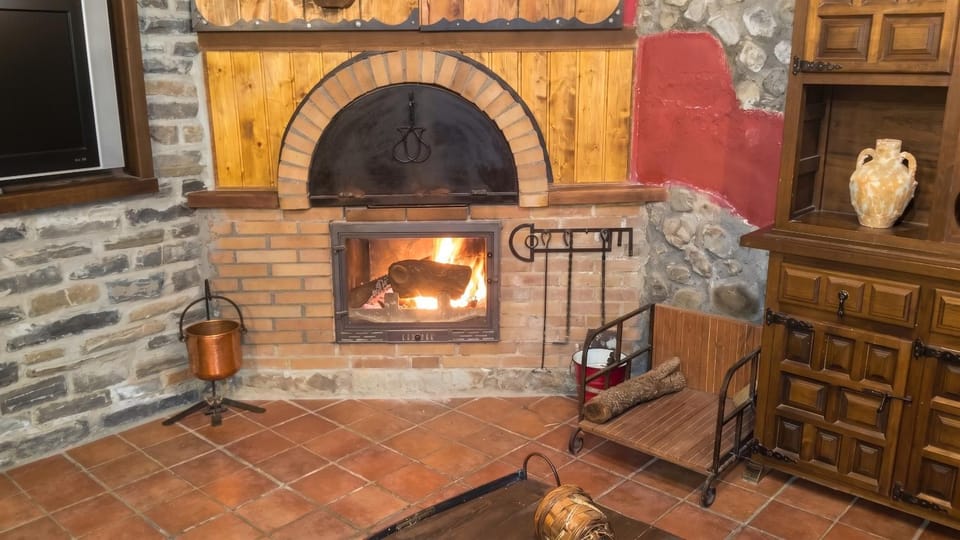 Spacious villa with private pool in La Puebla de Castro Villa in Aragon