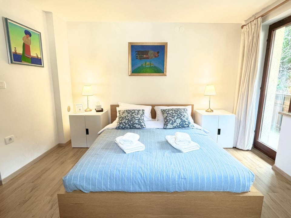Bed, Photo of the whole room, Bedroom, wardrobe