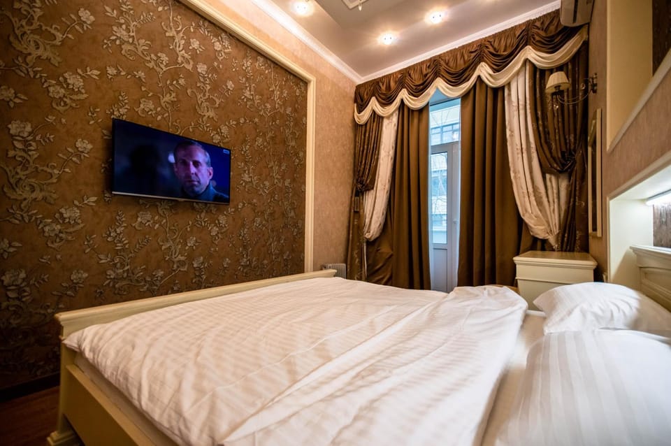 Bed, TV and multimedia, Photo of the whole room