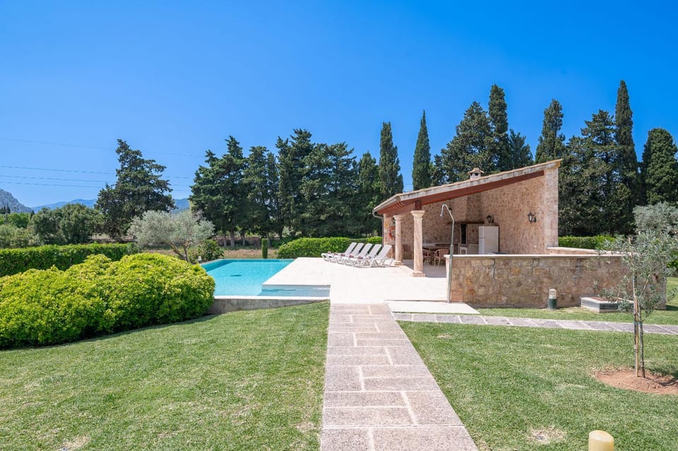 Property building, Day, Garden, Pool view, Swimming pool