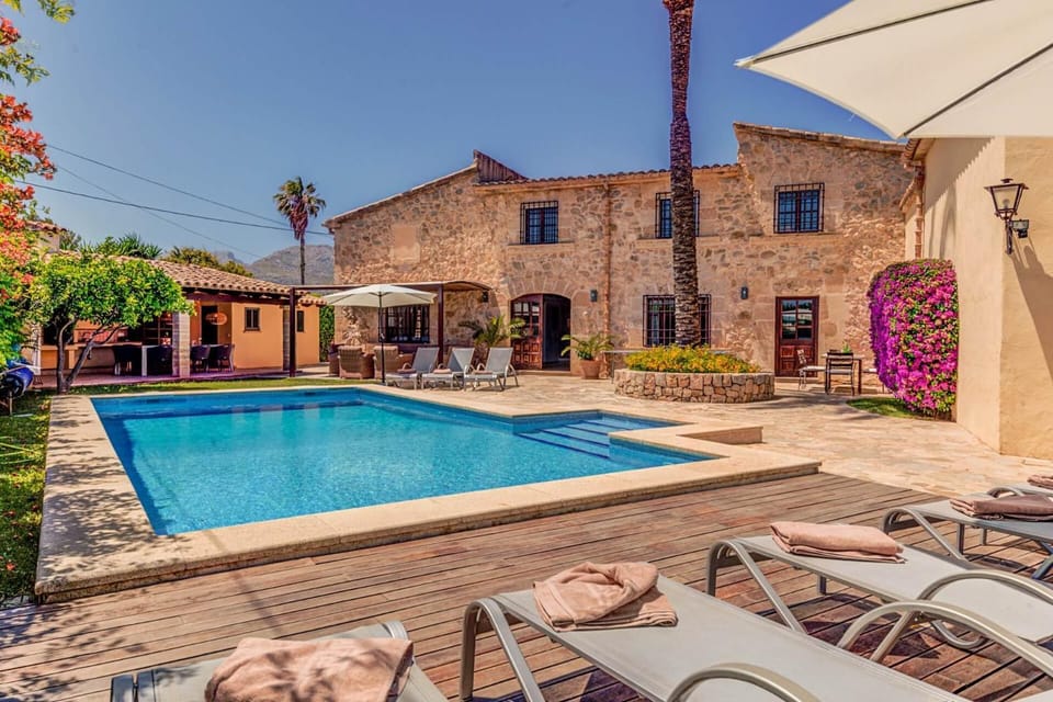 Property building, Facade/entrance, Off site, Pool view, Swimming pool, sunbed