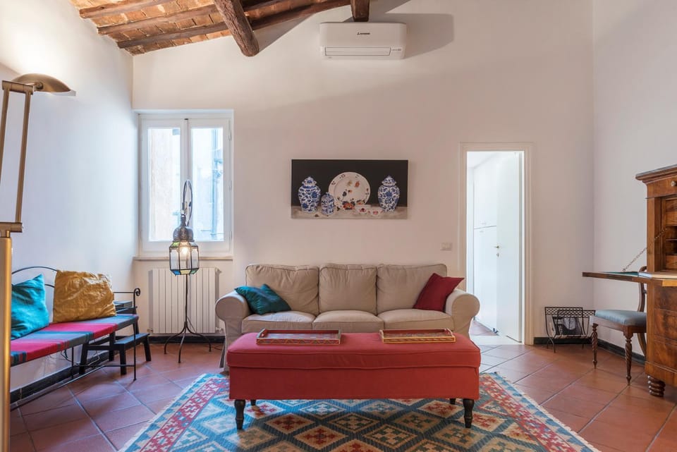 Three bedrooms in world-famous Via Giulia - FromHometoRome Apartment in Rome
