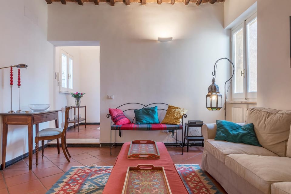 Three bedrooms in world-famous Via Giulia - FromHometoRome Apartment in Rome