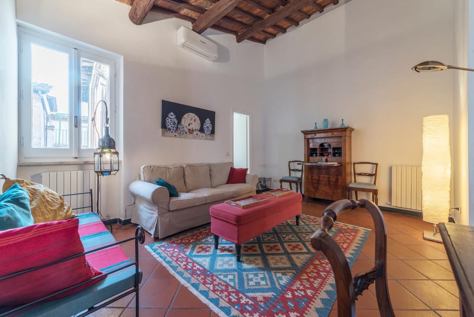 Three bedrooms in world-famous Via Giulia - FromHometoRome Apartment in Rome