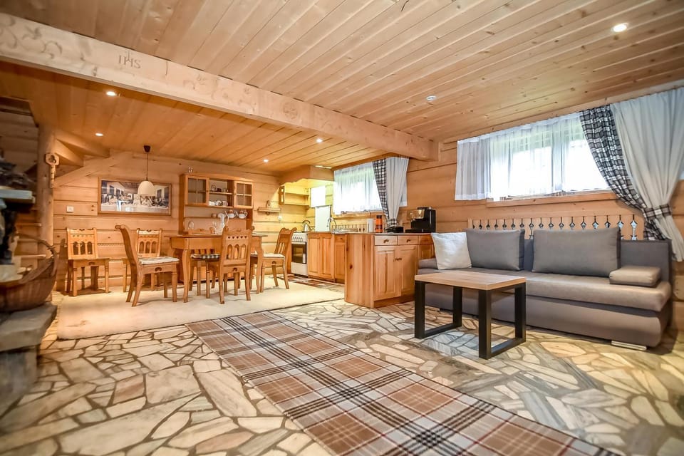Kitchen or kitchenette, Living room, Seating area, Dining area