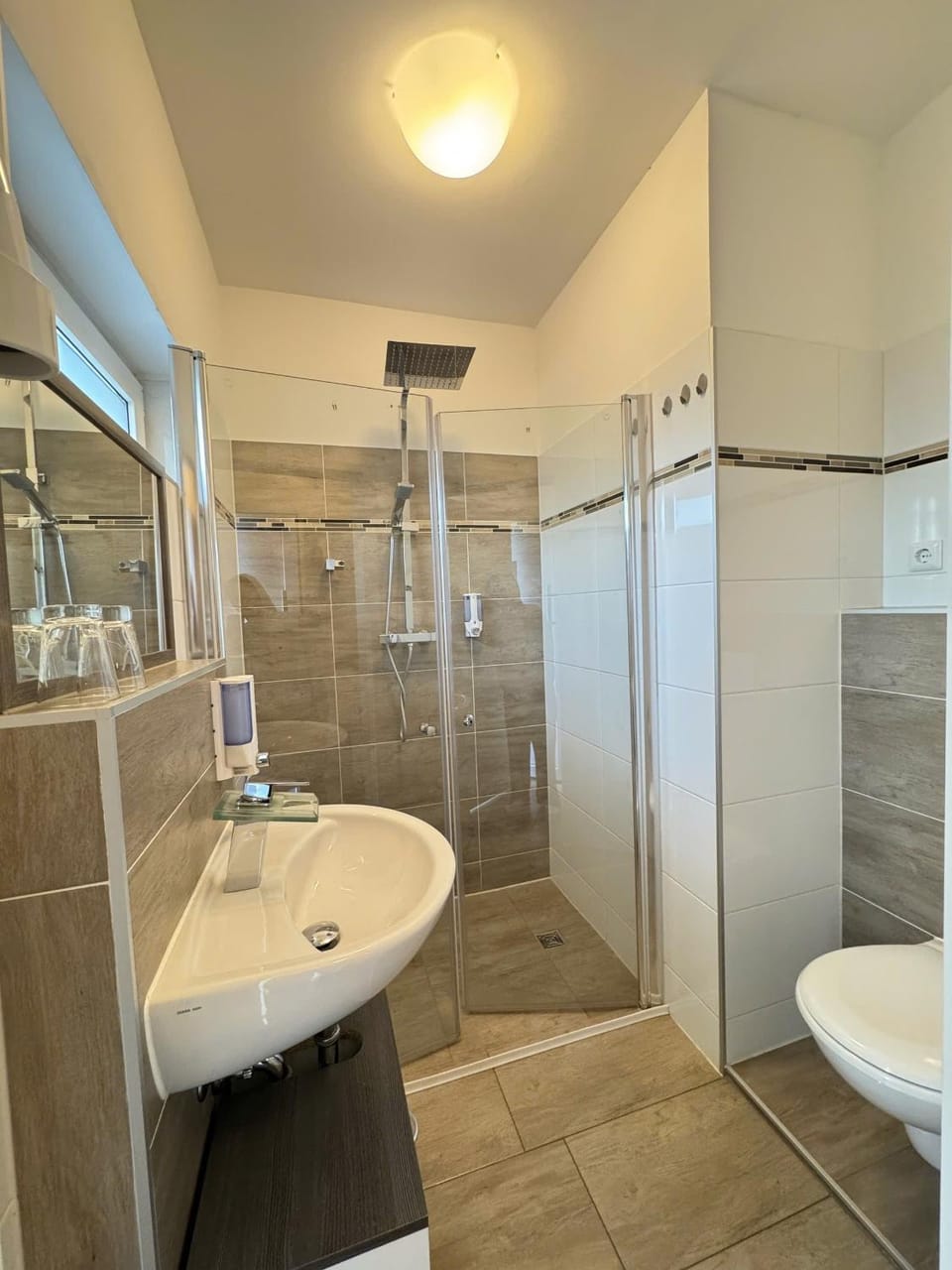 Asiatisches Landhaus Bed and Breakfast in Thuringia, Germany