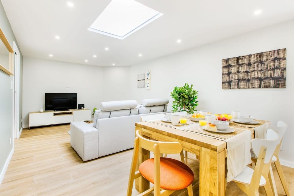 Espinho Beach 4 Stays with Terrace House in Porto District