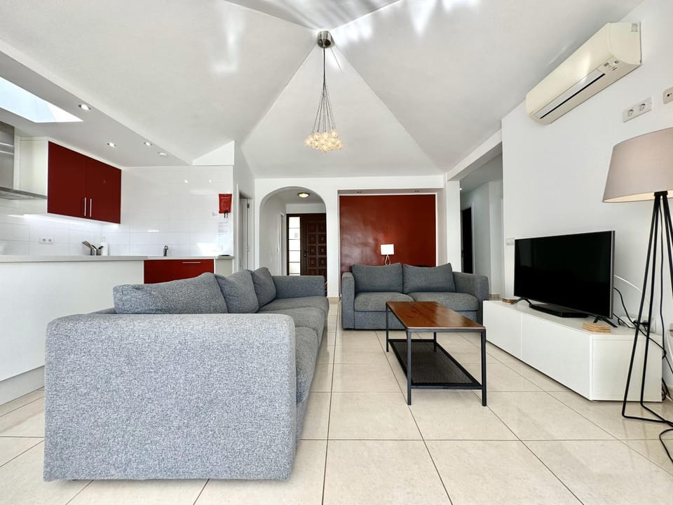 Communal lounge/ TV room, air conditioner