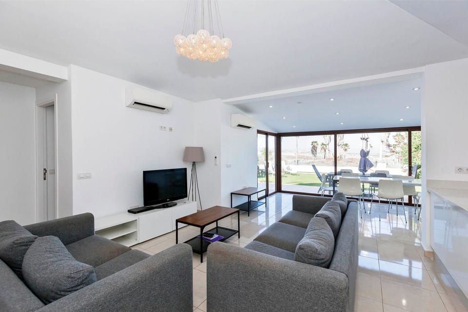 TV and multimedia, Living room, air conditioner