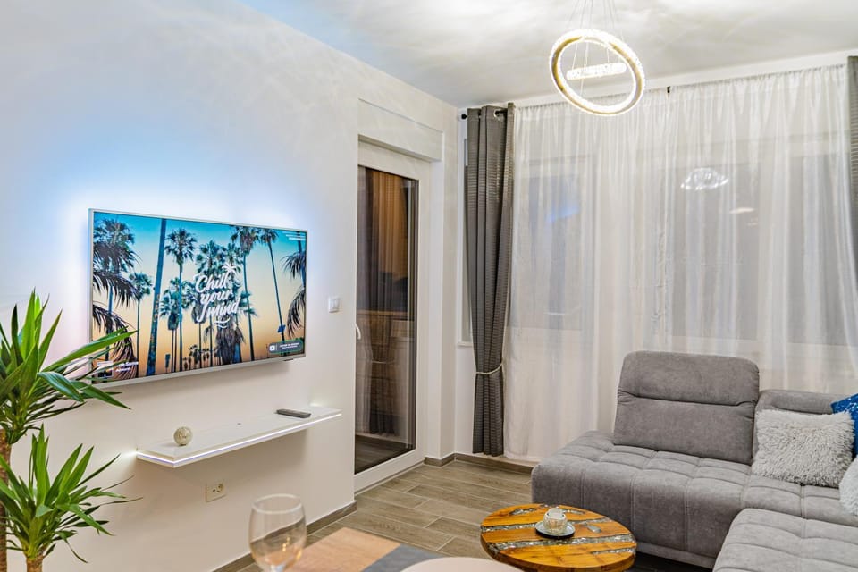 TV and multimedia, Living room, Seating area, Family, heating, internet, air conditioner