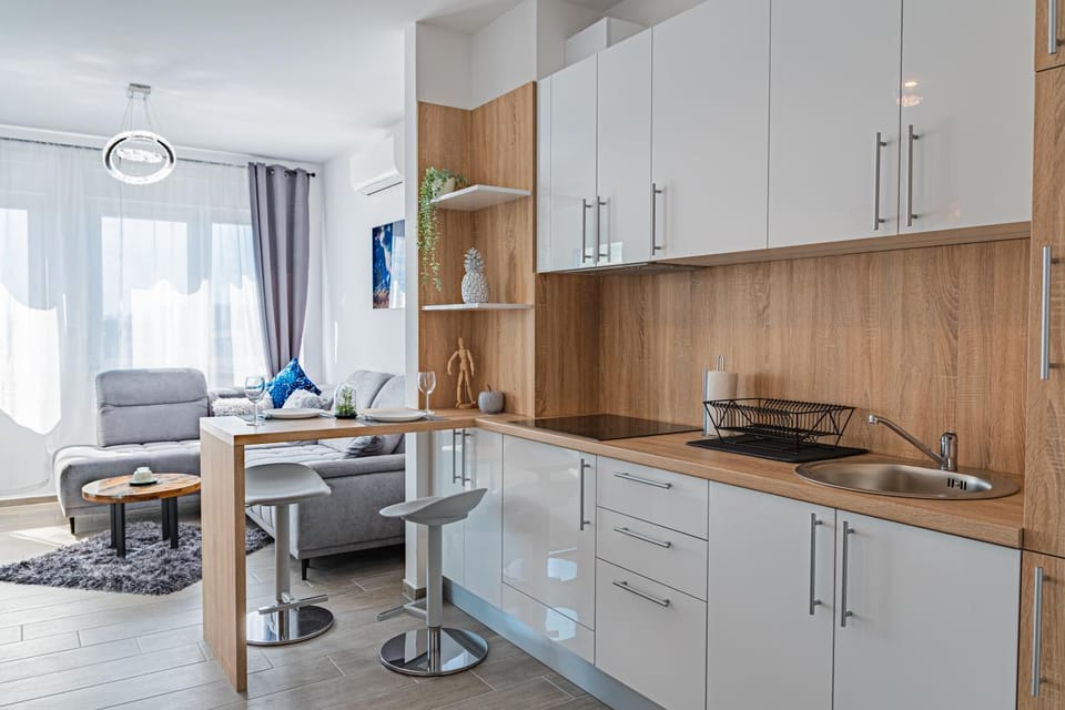TV and multimedia, Kitchen or kitchenette, Living room, Seating area, Dining area, Family, dishwasher, heating, internet, stove, air conditioner