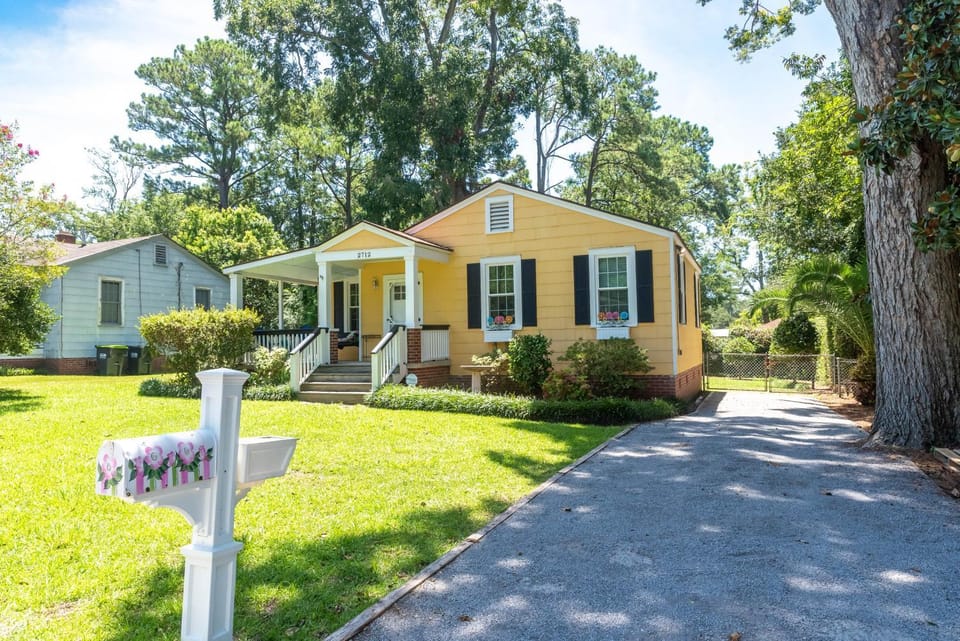 Graduations Welcome! Bayside Bungalow Close Proximity to Downtown Beaufort and Parris Island House in Beaufort
