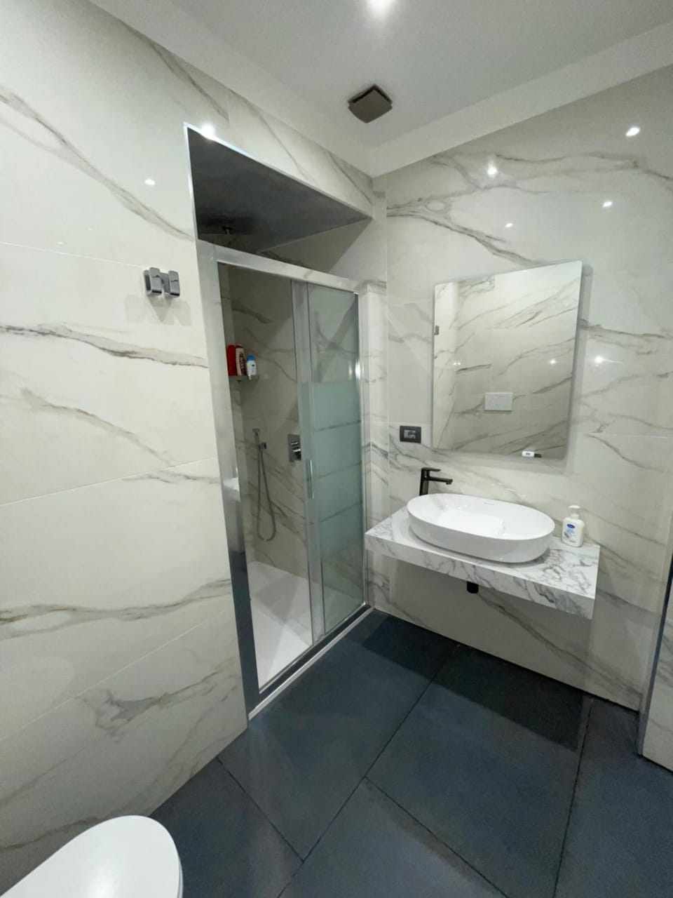 Shower, towels