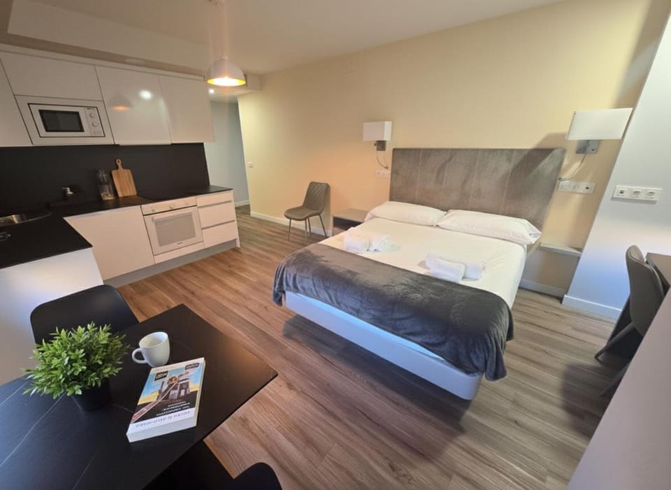 Bed, Living room, kitchen