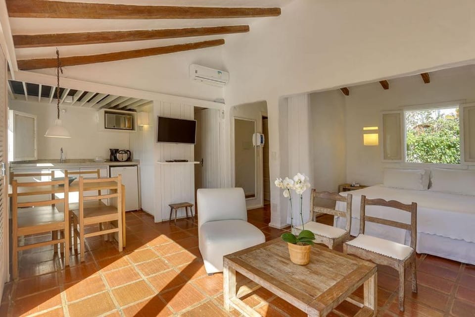 Bed, TV and multimedia, Kitchen or kitchenette, Photo of the whole room, Seating area, Dining area, Bedroom, minibar, air conditioner
