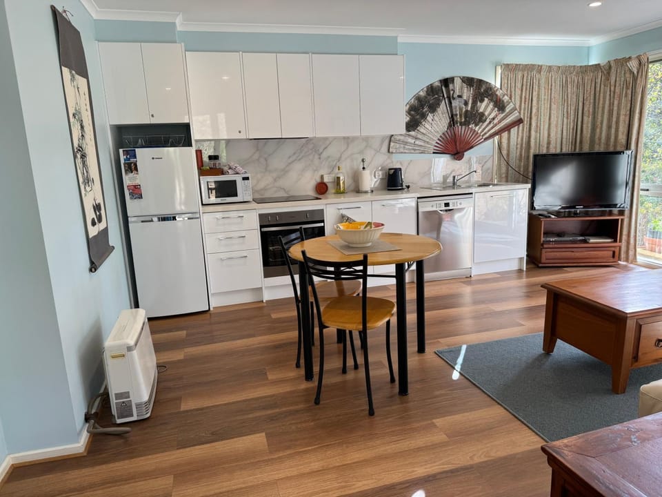 Countryside Retreat romantic intimate studio Apartment in Victoria