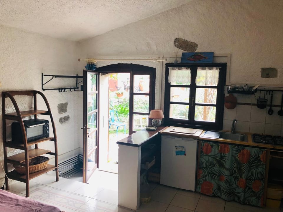 Kitchen or kitchenette, Living room, Photo of the whole room