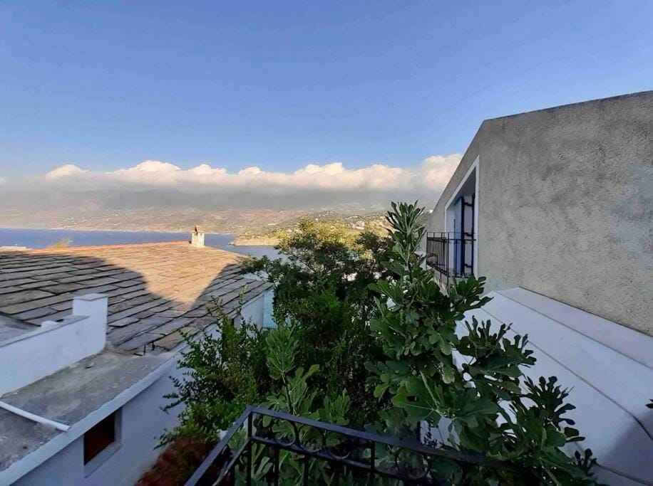 Evdilos' Balcony House in Icaria