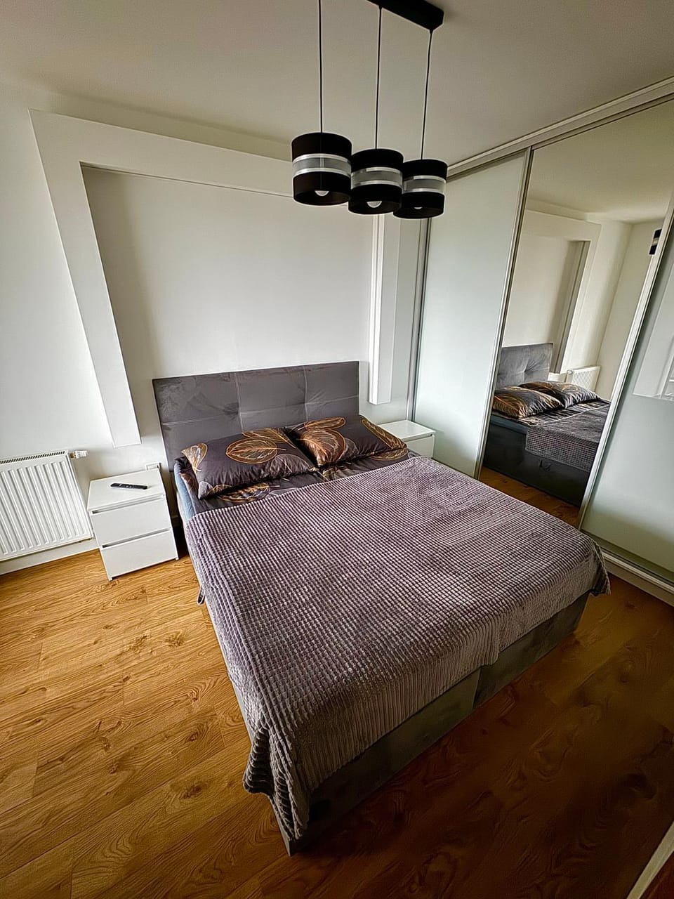 Jurajska Plaza - Nowoczesny apartament z osobną sypialnią, KLIMATYZACJA, Parking prywatny GRATIS - Kielce Apartment in Poland