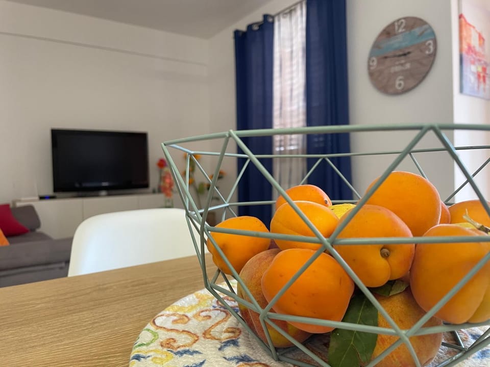 TV and multimedia, Food and drinks