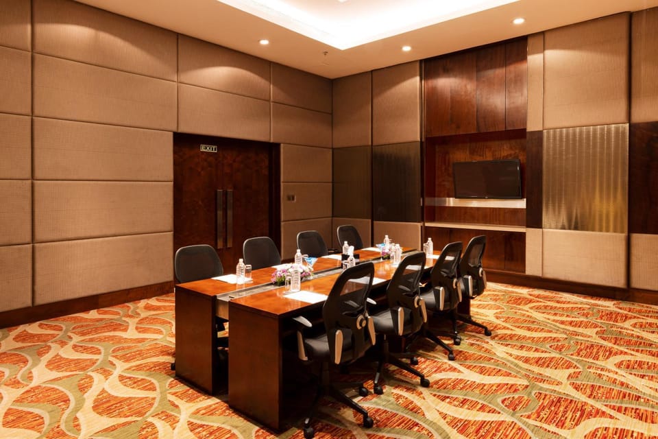 Coffee/tea facilities, Business facilities, Meeting/conference room