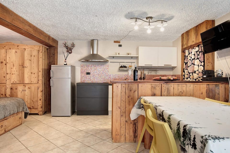 Kitchen or kitchenette, Living room