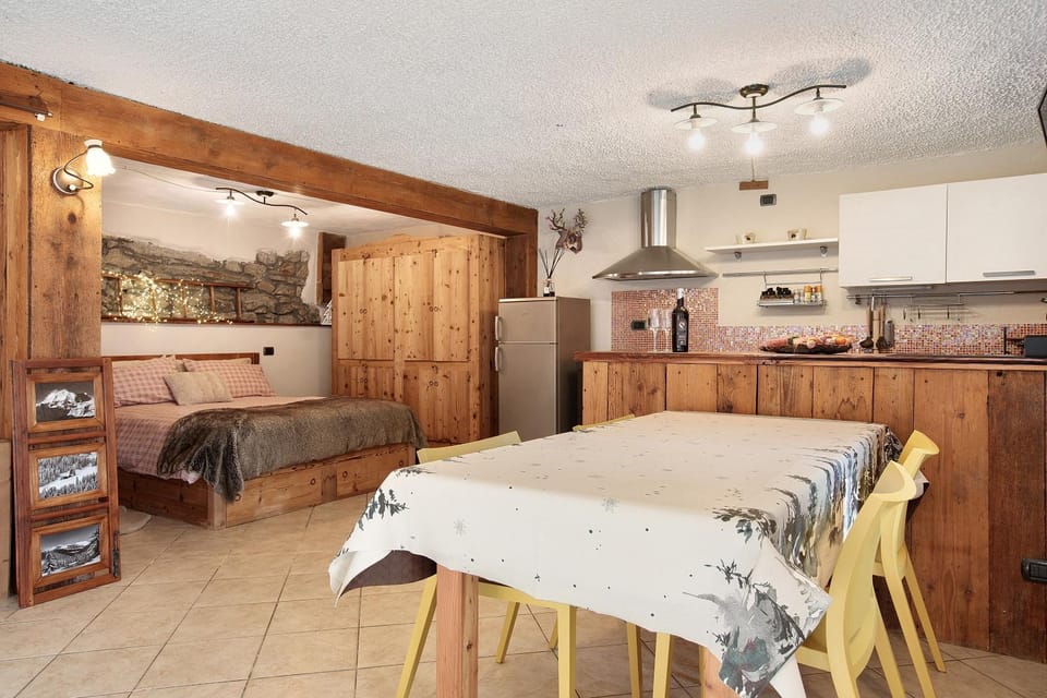 Kitchen or kitchenette, Living room