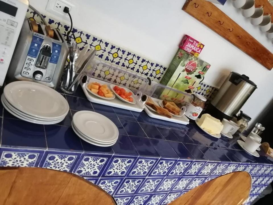 Restaurant/places to eat, Breakfast, Continental breakfast