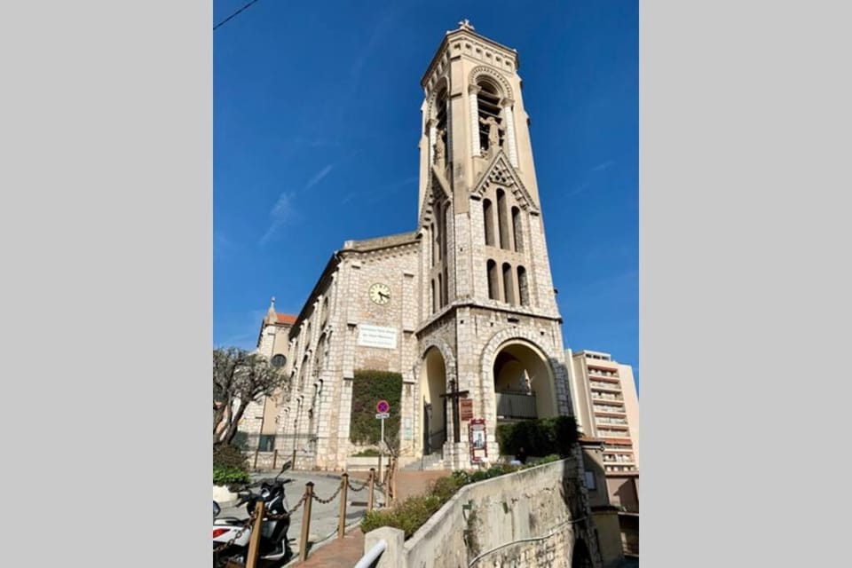 Spacieux studio avec parking Bail mobilité uniquement Apartment in Roquebrune-Cap-Martin