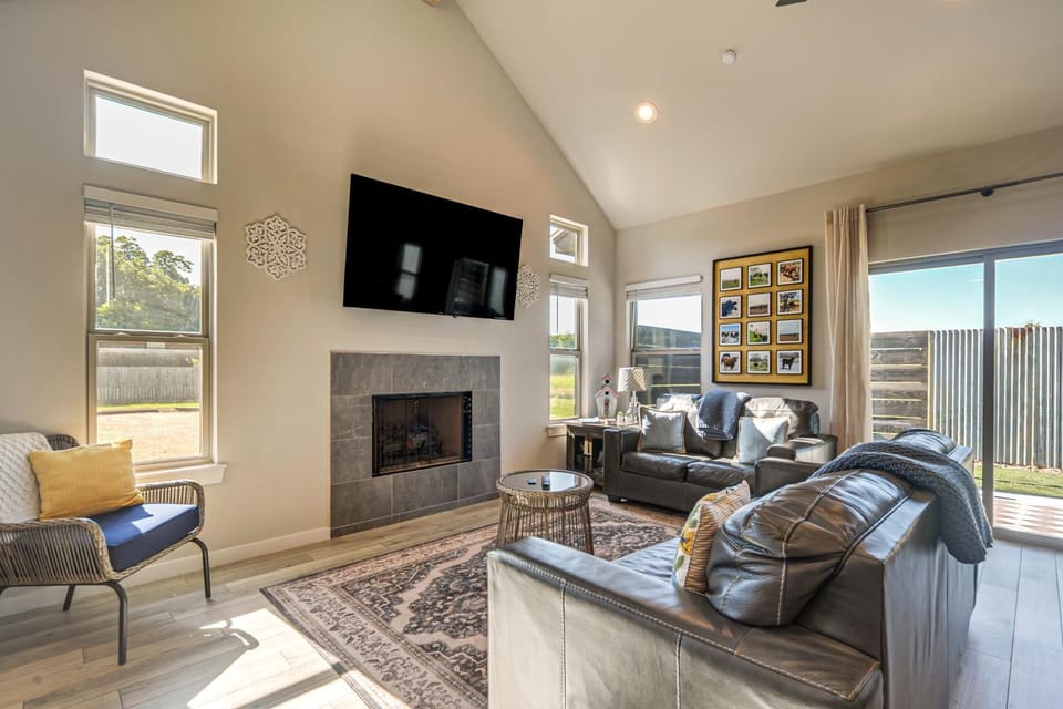 'Uncorked Ranch' Hill Country Home: 1 Mi to Winery House in Fredericksburg