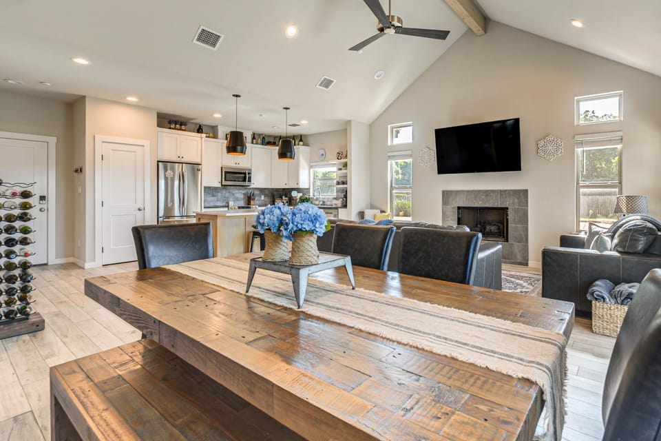 'Uncorked Ranch' Hill Country Home: 1 Mi to Winery House in Fredericksburg