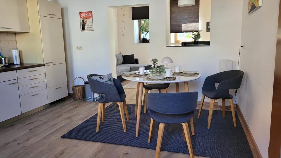 Seating area, kitchen