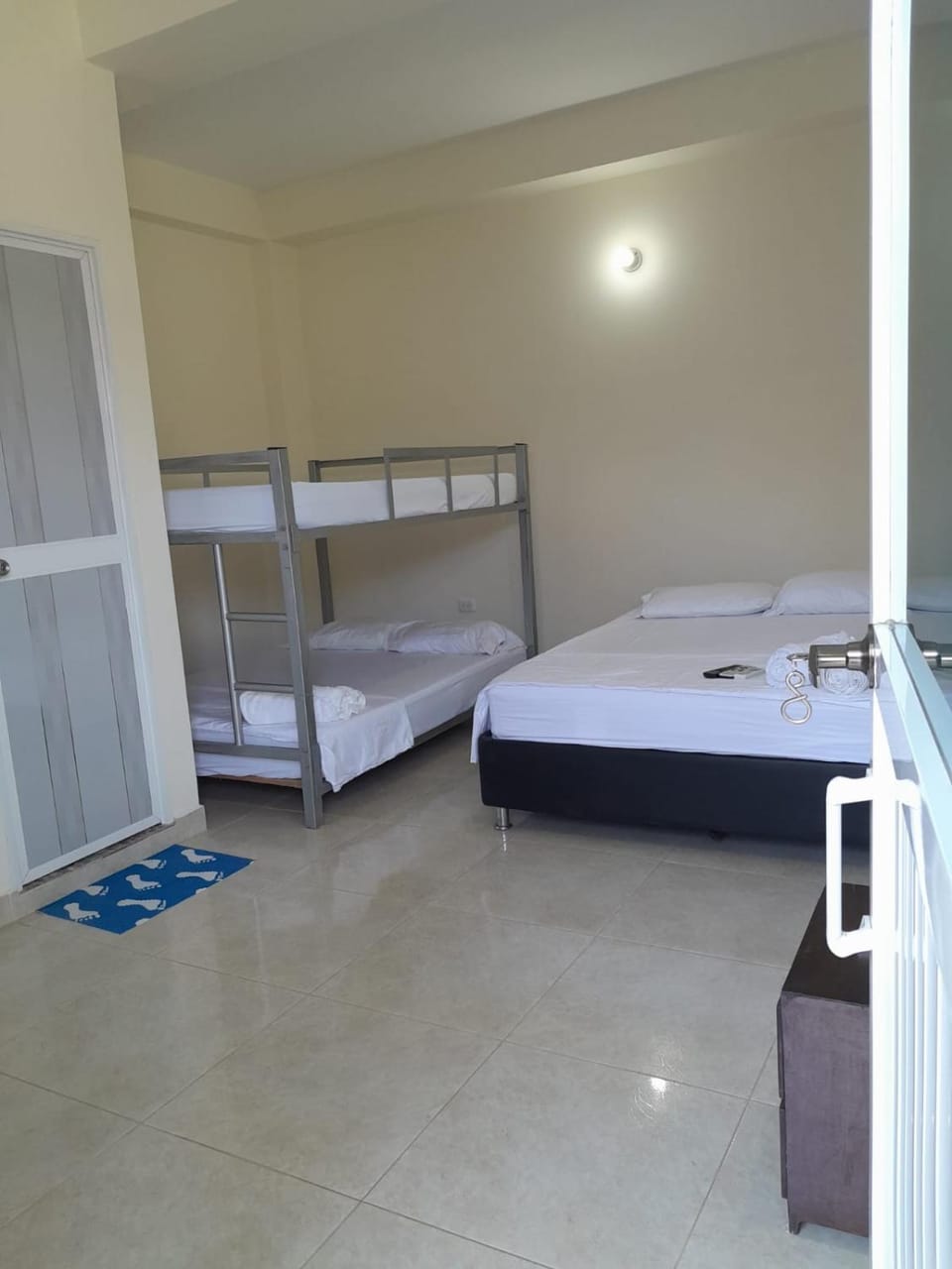 Bed, Photo of the whole room, Bedroom, bunk bed