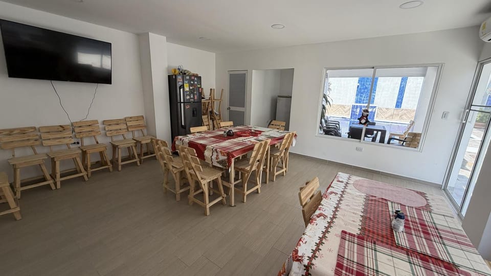 Communal lounge/ TV room, Kitchen or kitchenette, Communal kitchen, Swimming pool, internet, kitchen, air conditioner