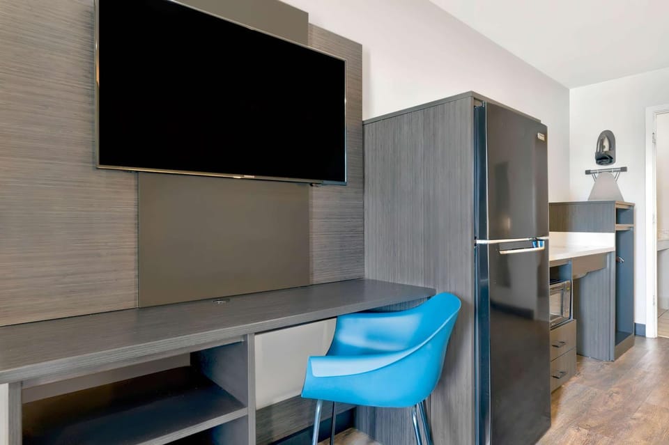 TV and multimedia, Photo of the whole room, Seating area