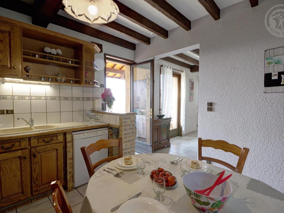 Gîte spacieux avec terrasse et jardin à Saint-Christo-en-Jarez - FR-1-496-204 House in Auvergne-Rhône-Alpes