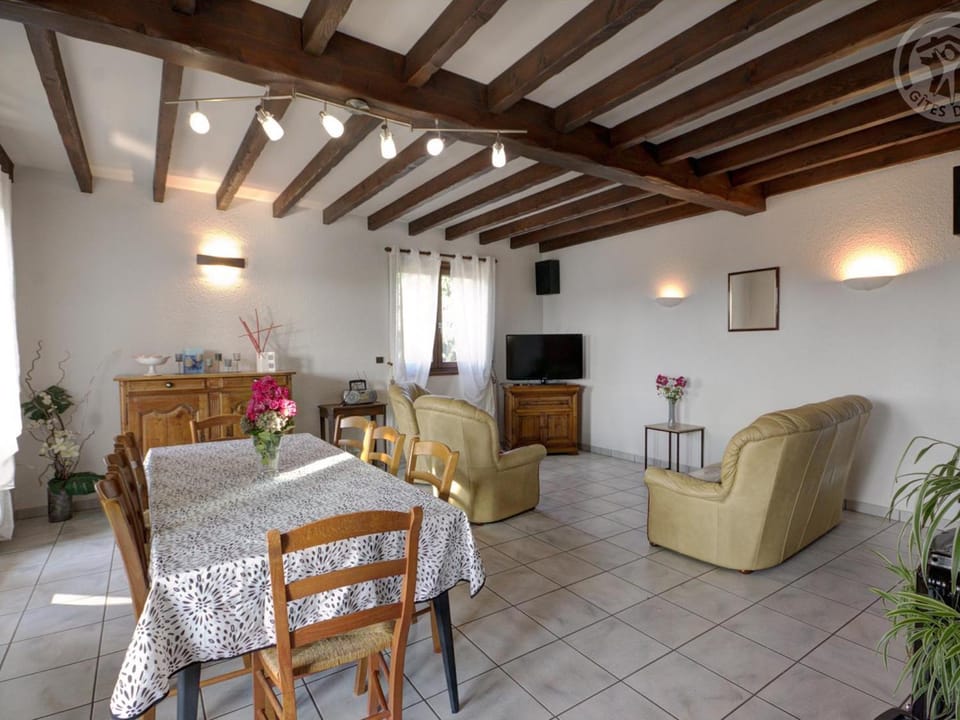 Gîte spacieux avec terrasse et jardin à Saint-Christo-en-Jarez - FR-1-496-204 House in Auvergne-Rhône-Alpes