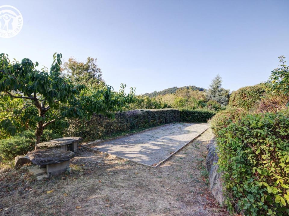 Gîte spacieux avec terrasse et jardin à Saint-Christo-en-Jarez - FR-1-496-204 House in Auvergne-Rhône-Alpes