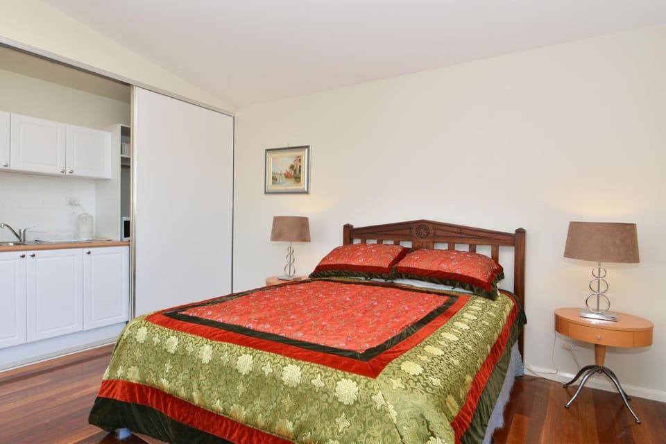 Lake Macquaries' Edgewater Studio at Morisset Memories Apartment in Lake Macquarie