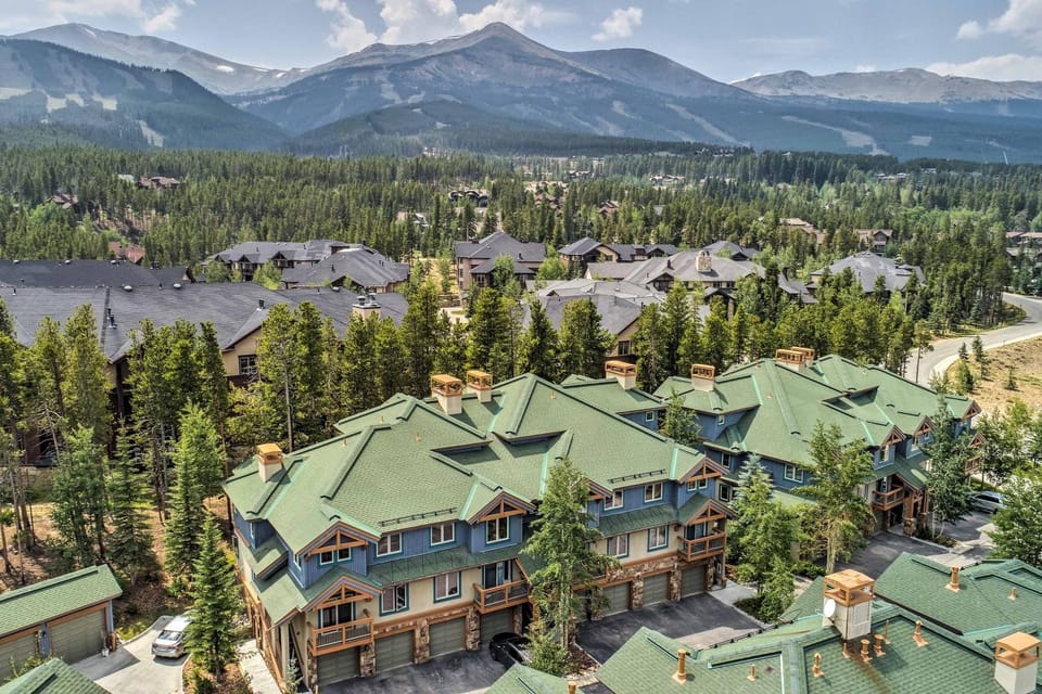 Walk to Shuttle, Lift & Main St! Breck Ski Base House in Breckenridge