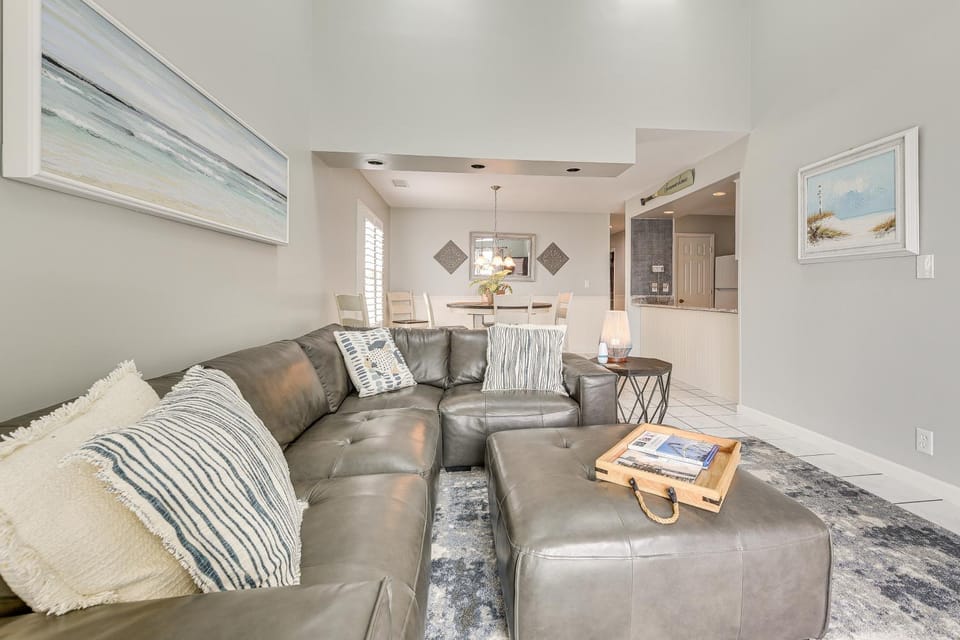 Walk to Beach: Sunny Seaside Condo w/ View! House in North Myrtle Beach