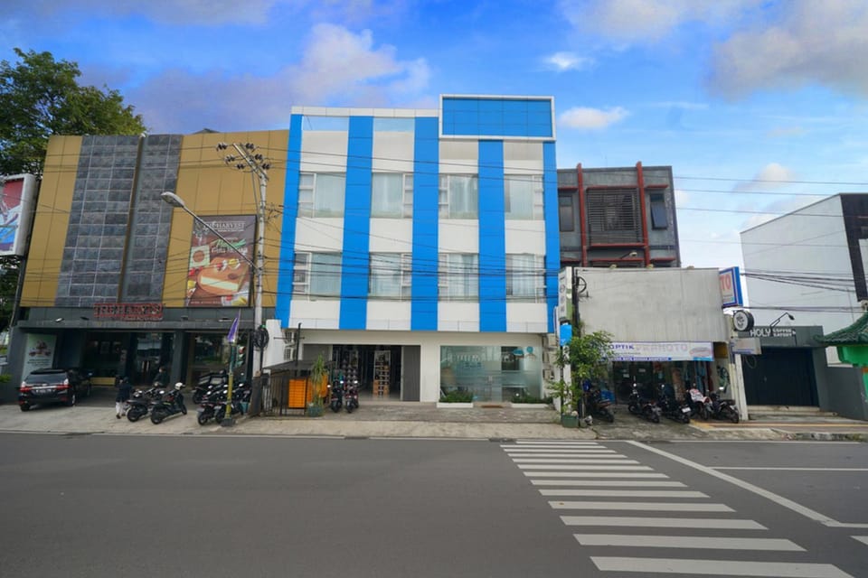 Facade/entrance