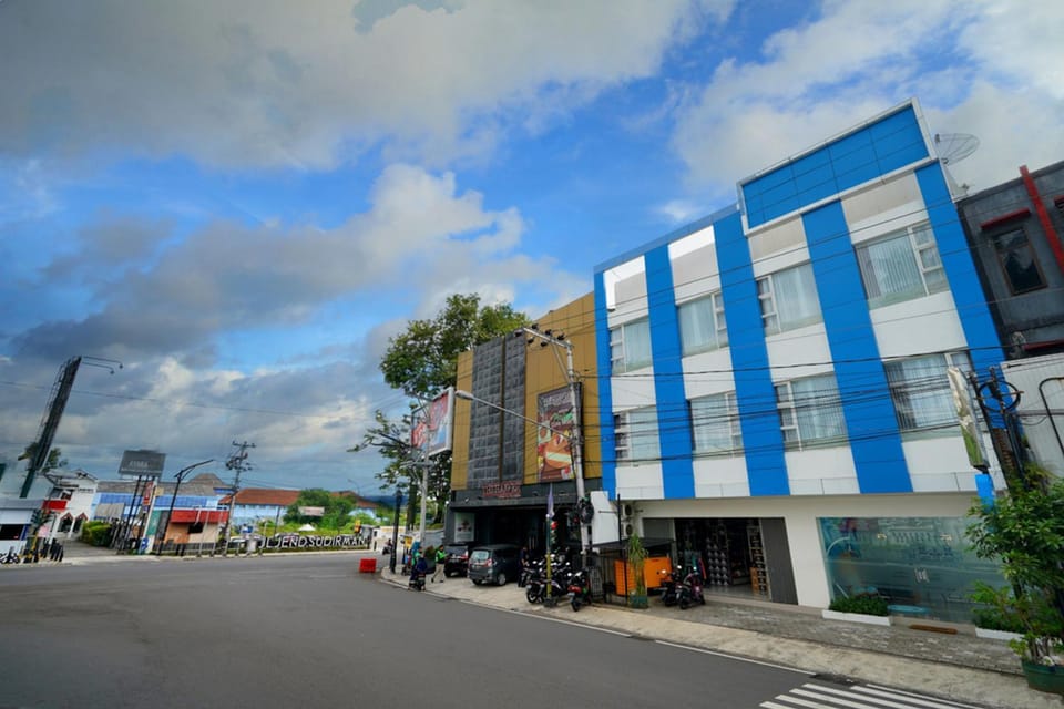 Facade/entrance