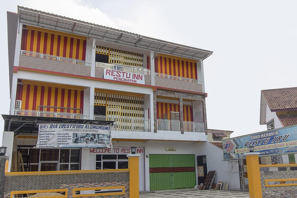 Facade/entrance