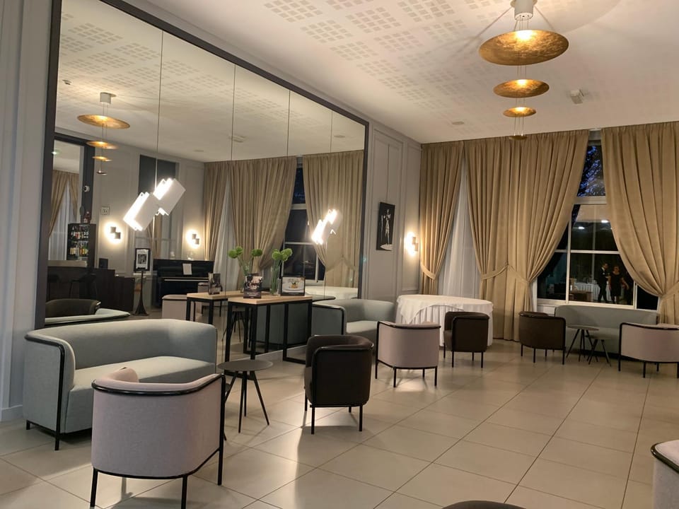 Living room, Lounge or bar, Business facilities, Seating area