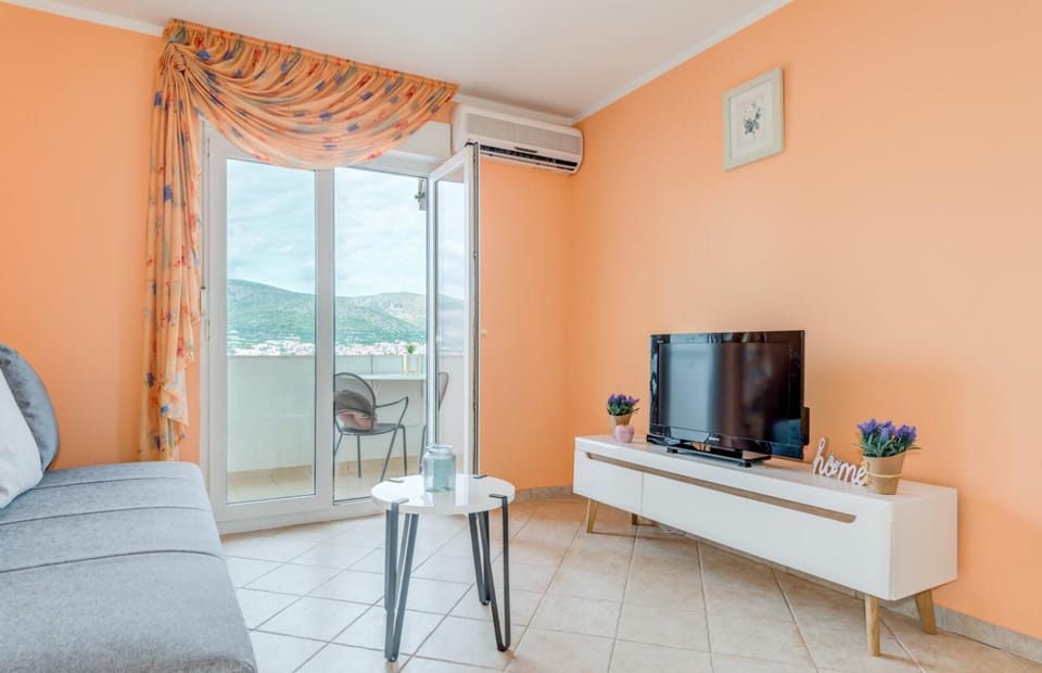 TV and multimedia, Balcony/Terrace, Seating area