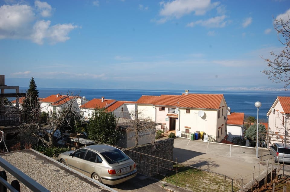 Sea view, Street view