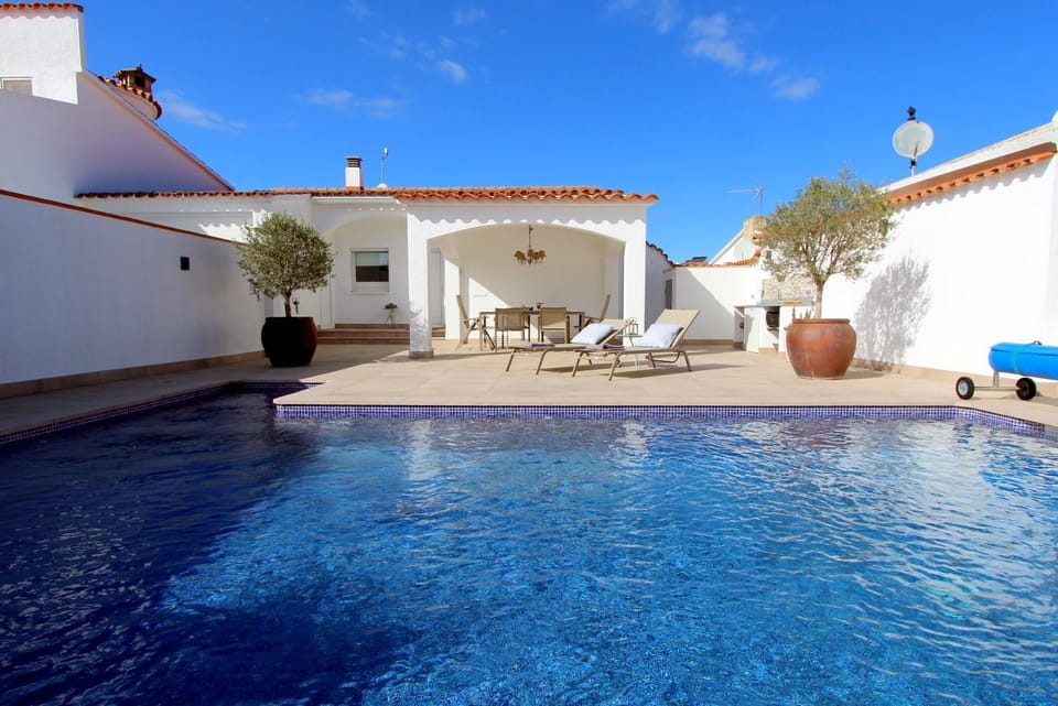 BBQ facilities, Balcony/Terrace, Swimming pool