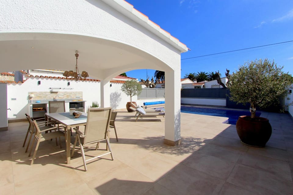 BBQ facilities, Balcony/Terrace, Swimming pool
