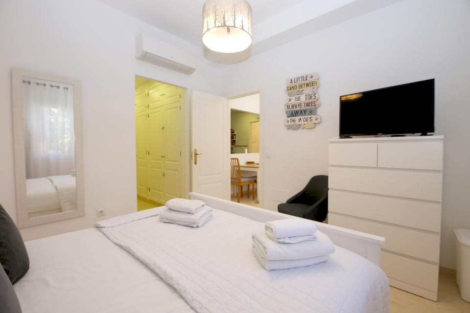 Bed, Photo of the whole room, Bedroom, towels, wardrobe